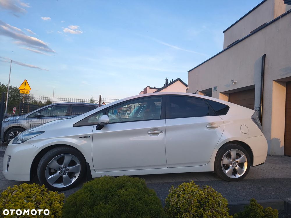 Toyota Prius 1.8 HSD Prestige - 9