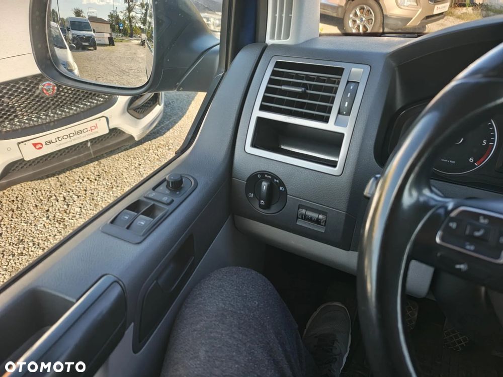 Volkswagen Caravelle - 24