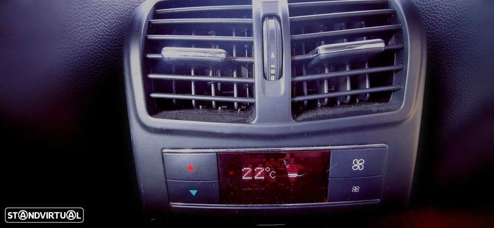 Mercedes-Benz E 250 BlueTEC 4Matic 7G-TRONIC Avantgarde - 32