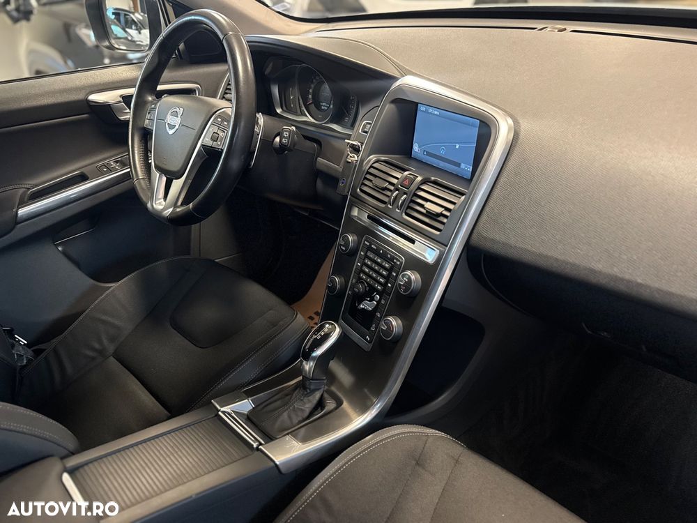 Volvo XC 60 D4 AWD Geartronic Momentum - 27