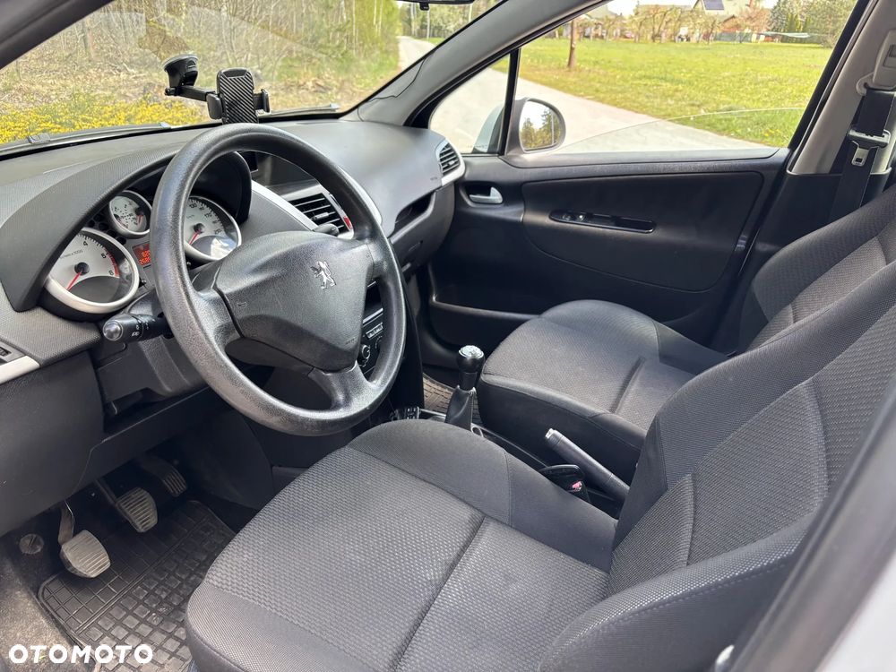 Peugeot 207 - 13