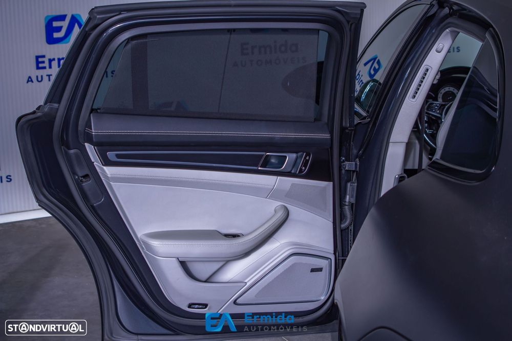 Porsche Panamera Sport Turismo - 37