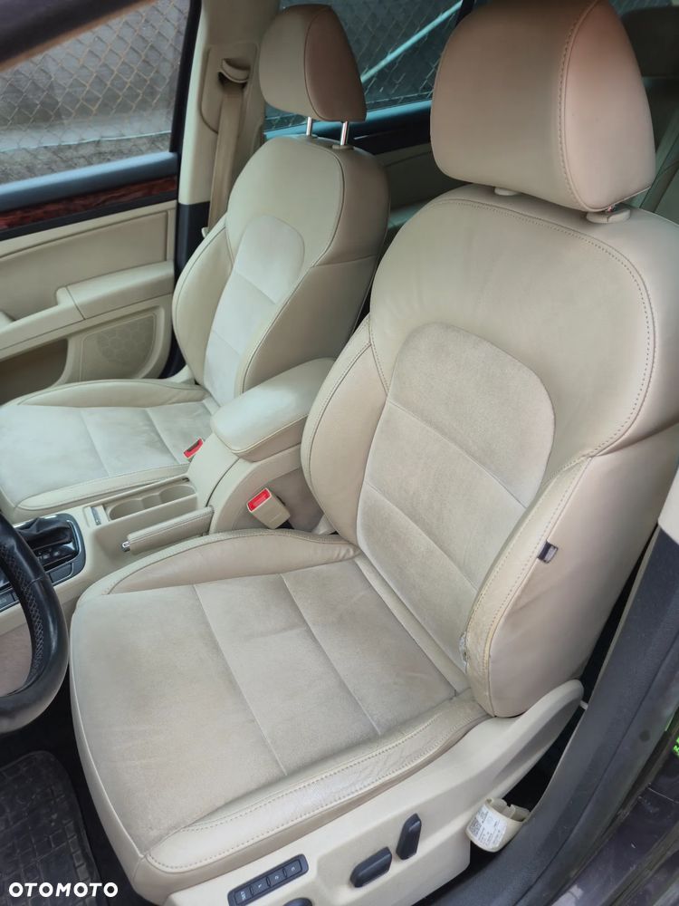 Skoda Superb 2.0 TDI Ambition DSG - 23