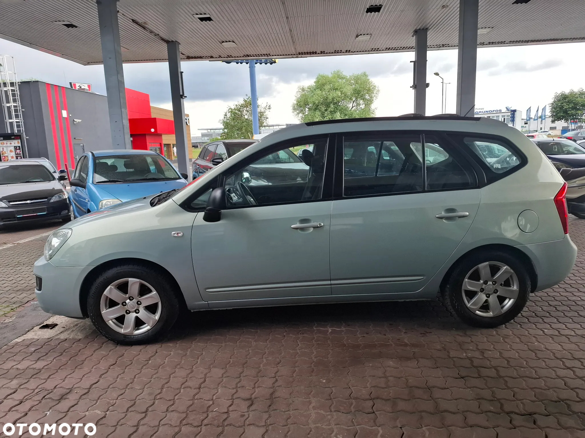 Kia Carens 2.0 EX - 17