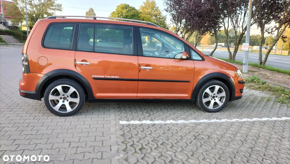 Volkswagen Touran - 8