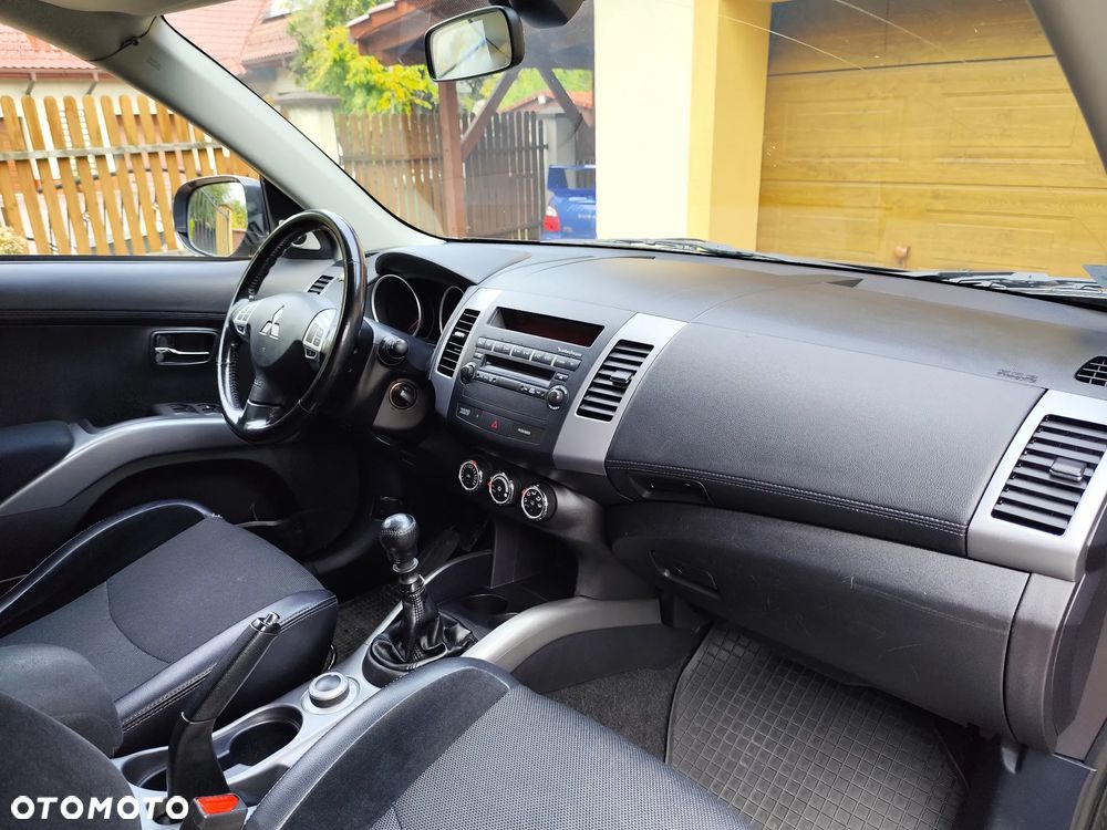 Mitsubishi Outlander 2.0 DID Intense + - 14