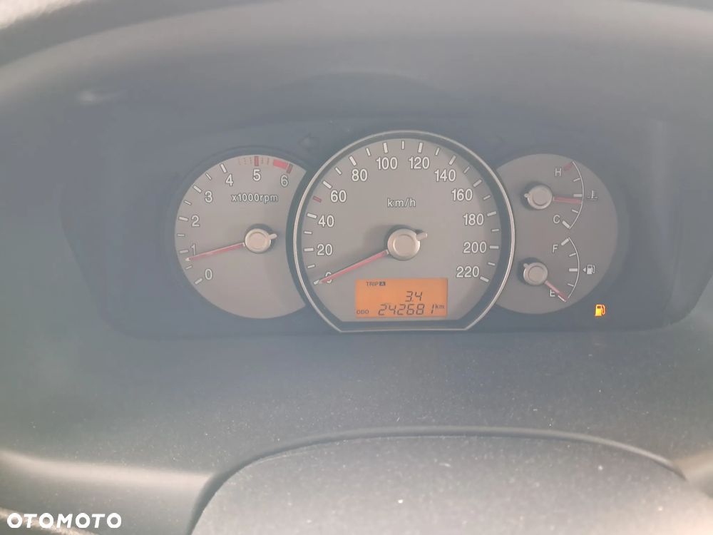 Kia Carens 2.0 CRDi Tour - 13