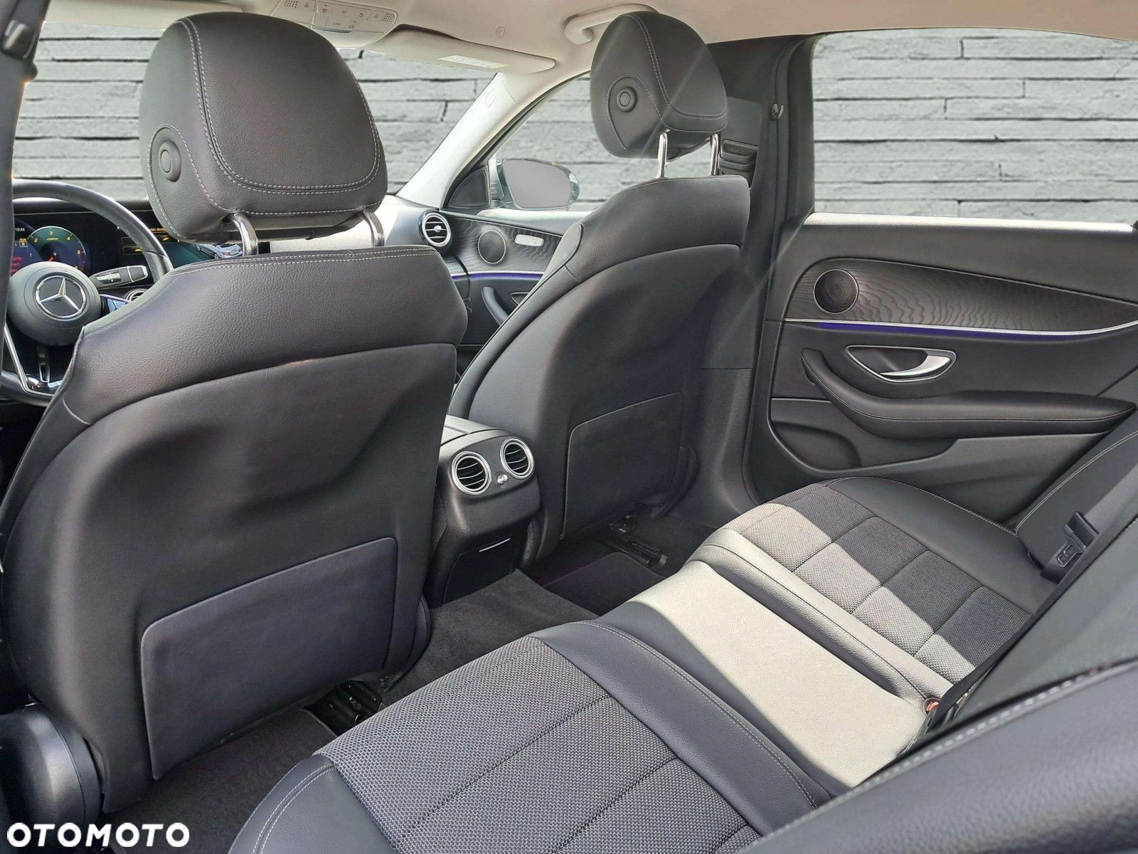 Mercedes-Benz Klasa E 220 d 4-Matic Business Edition - 12