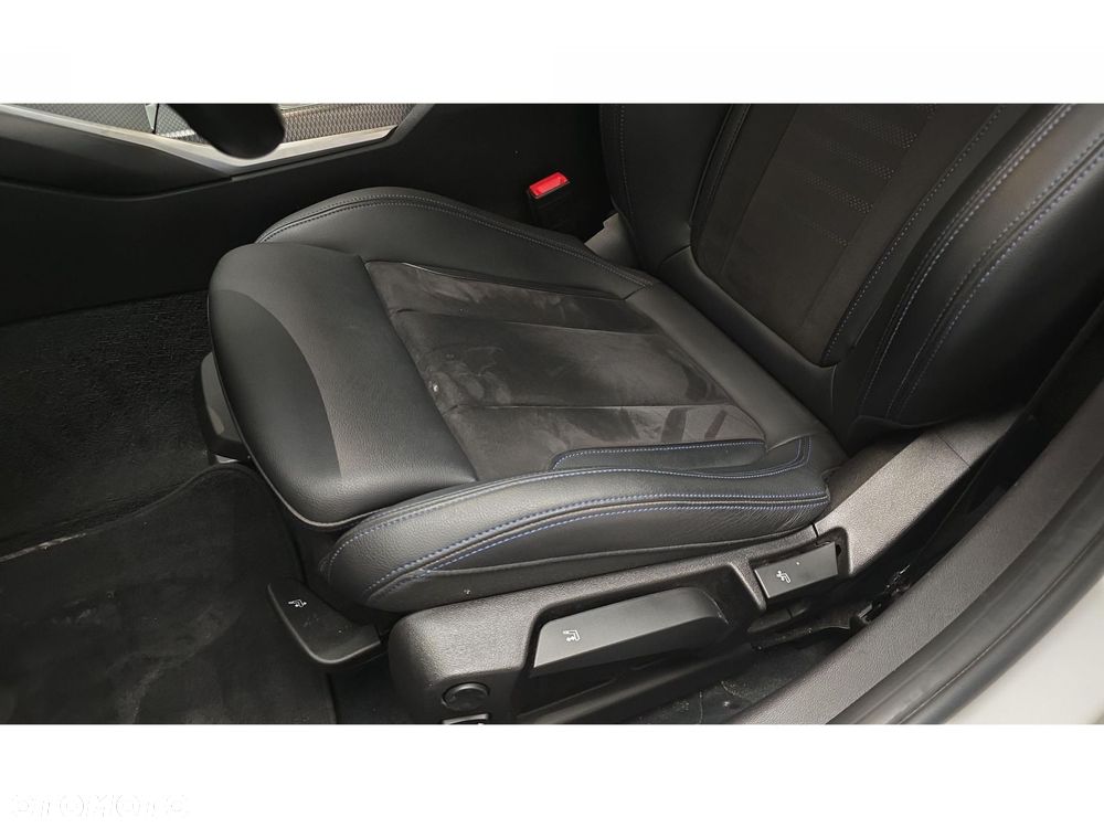 BMW Seria 3 320d xDrive mHEV M Sport - 19