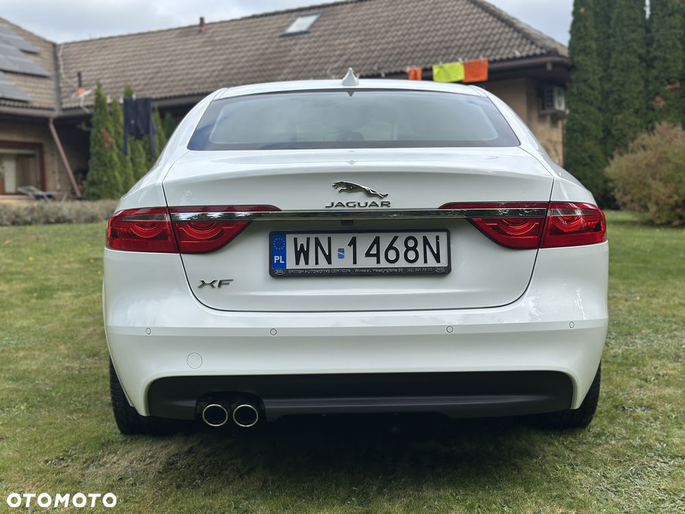 Jaguar XF 2.0 i4D AWD Prestige - 4