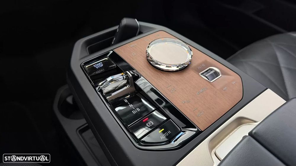BMW iX xDrive 50 Pack Desportivo - 24