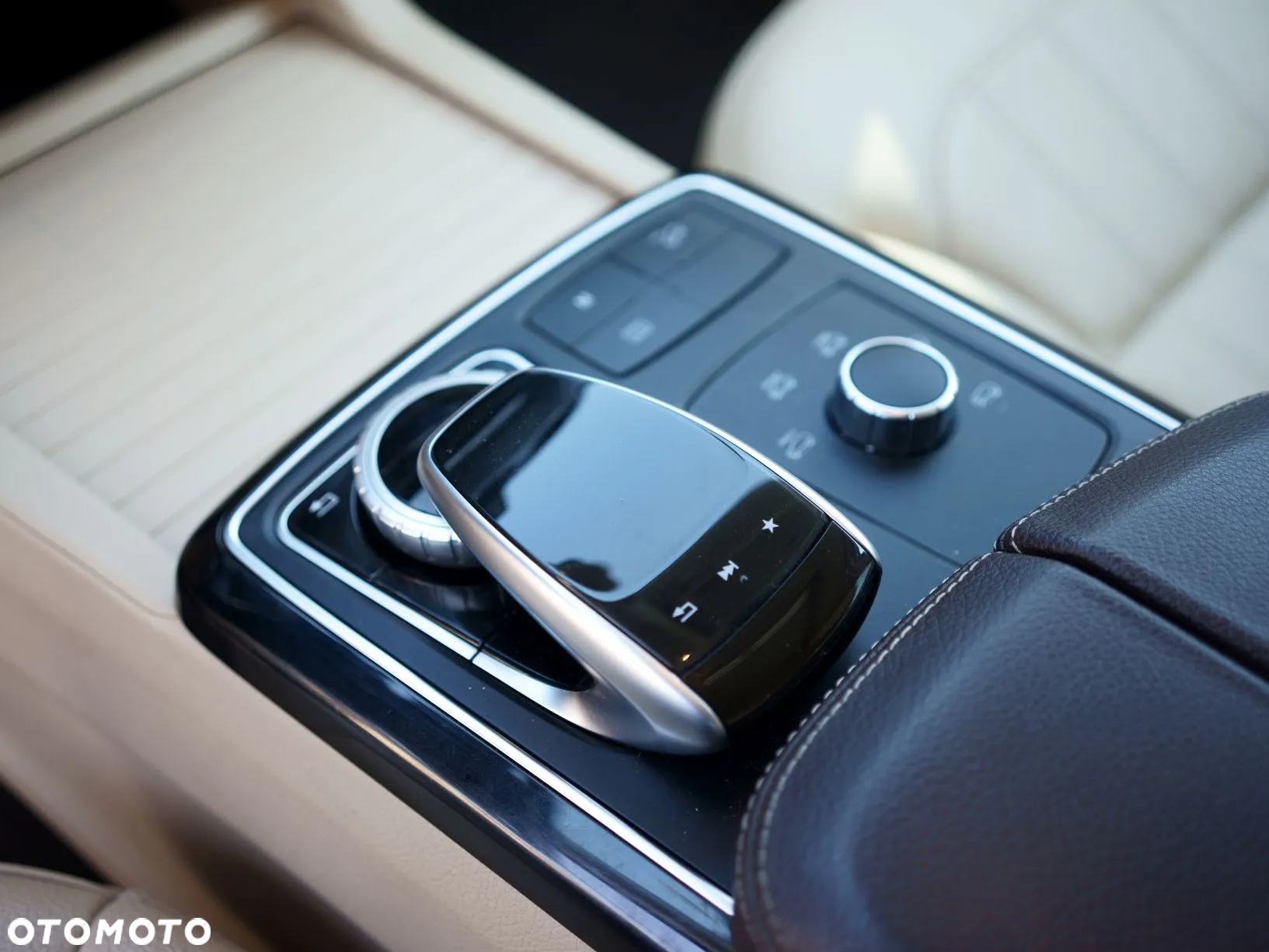 Mercedes-Benz GLE - 28