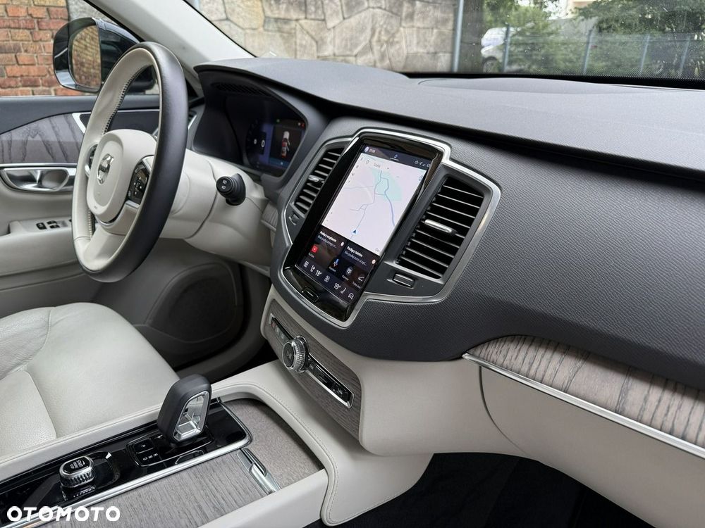 Volvo XC 90 T8 AWD Plug-In Hybrid Core 7os - 29