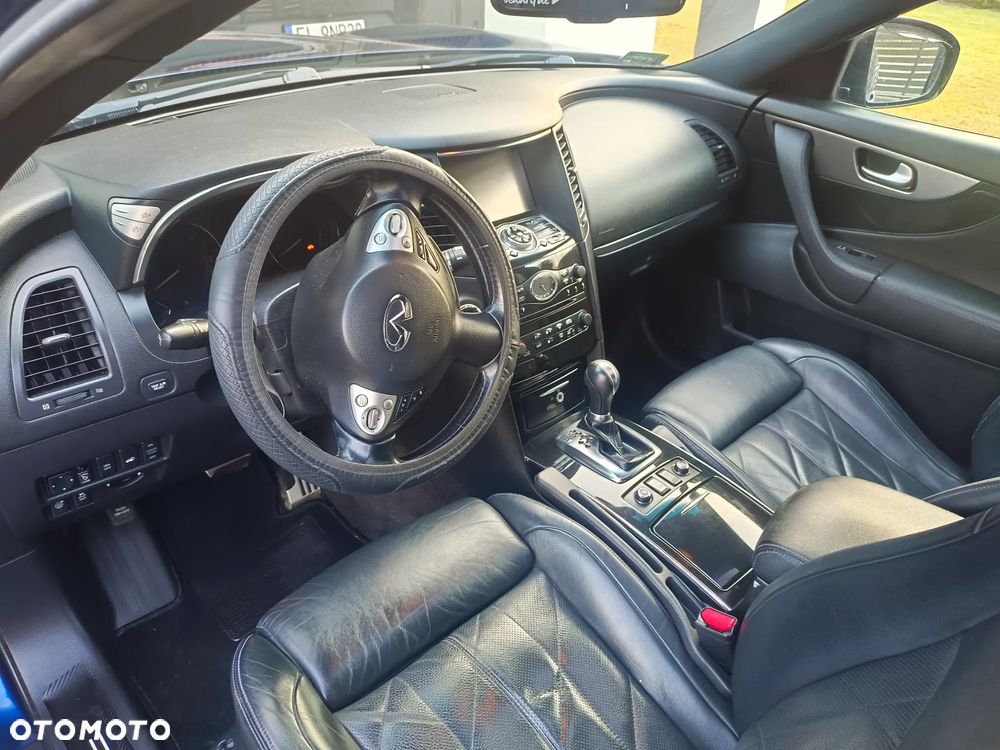 Infiniti QX70 - 10