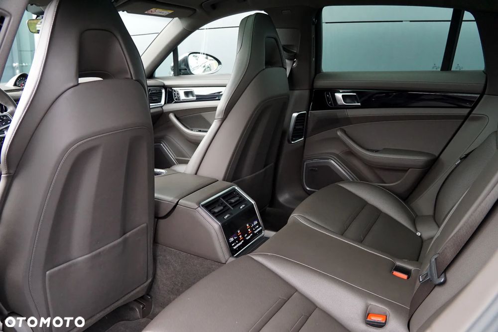 Porsche Panamera 4 Sport Turismo - 28