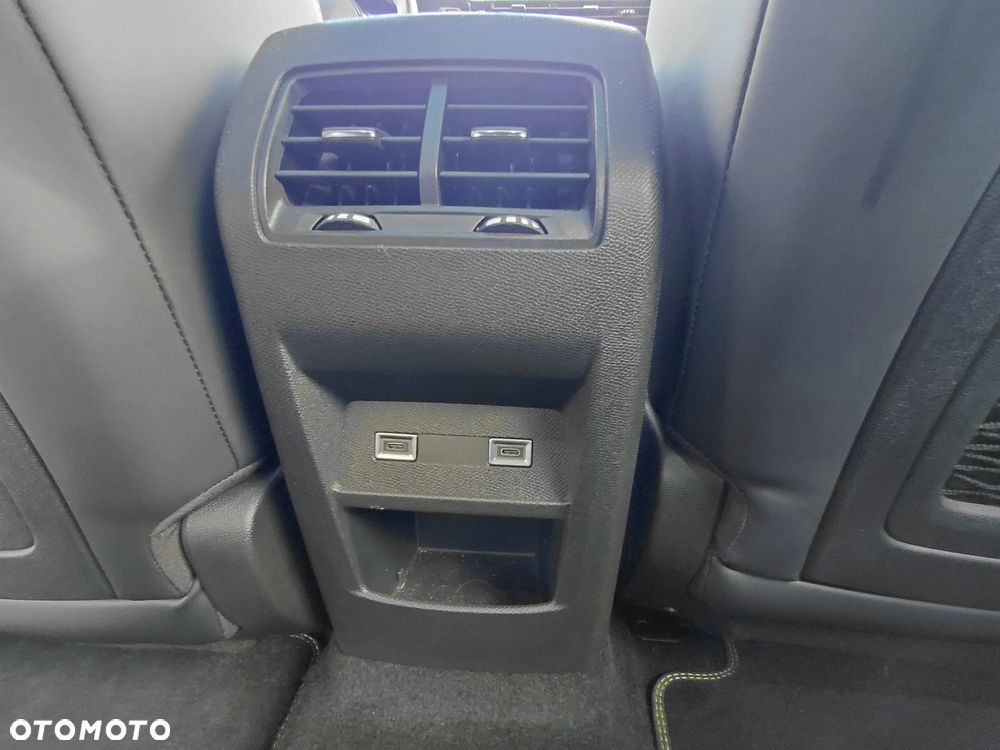 Peugeot 408 1.6 Plug-In Hybrid 180 GT EAT8 - 16