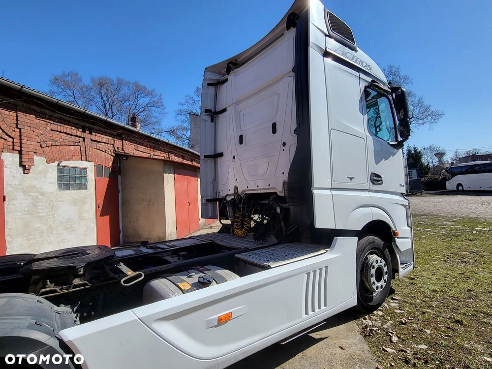 Mercedes-Benz Actros - 3