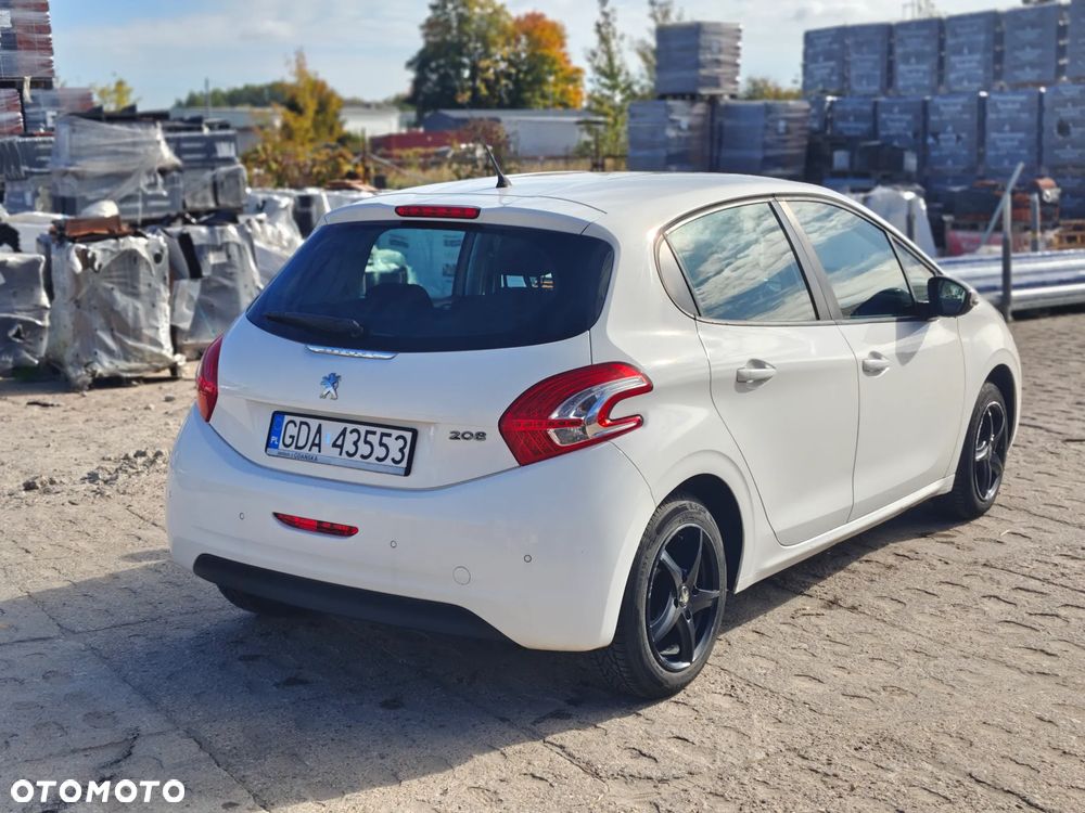 Peugeot 208 - 4