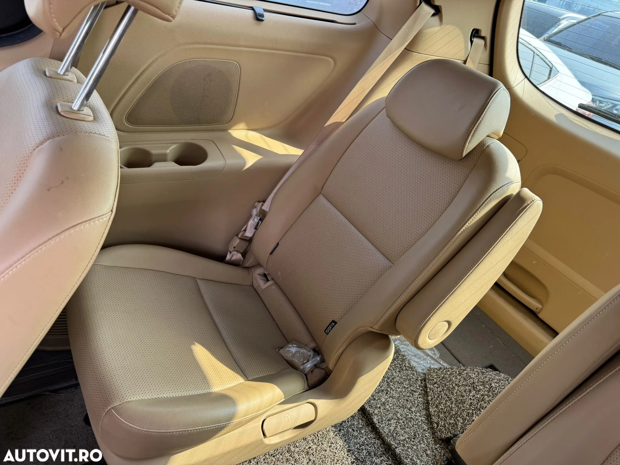 Kia Carnival - 17
