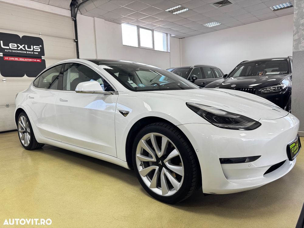 Tesla Model 3 - 4