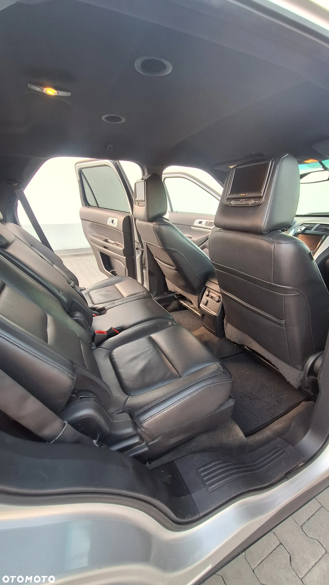 Ford Explorer - 11