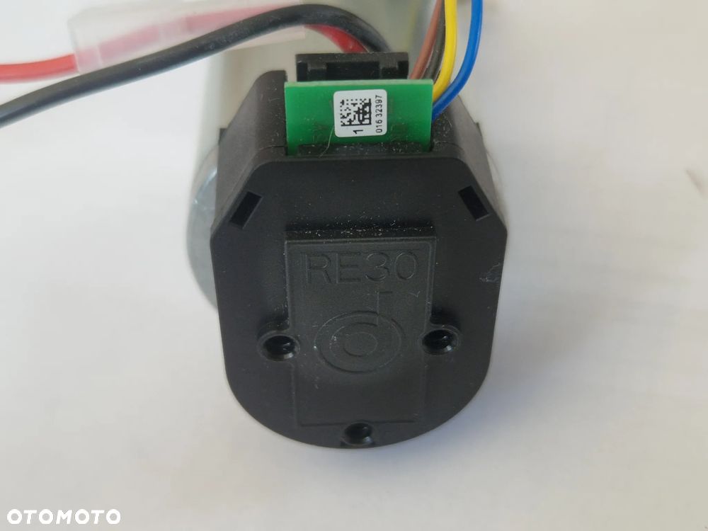 Silnik elektryczny napędu sekcji. Siewnik Kverneland Optima - 3