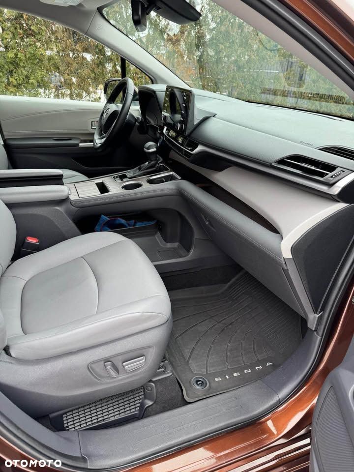 Toyota Sienna - 9