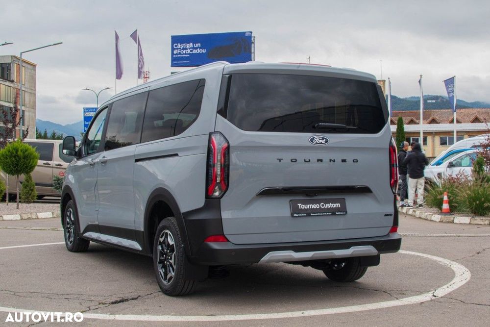 Ford Tourneo Custom - 8