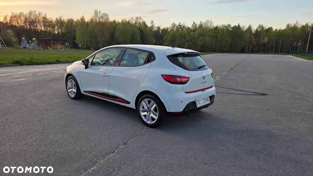 Renault Clio 1.2 16V 75 Luxe - 10
