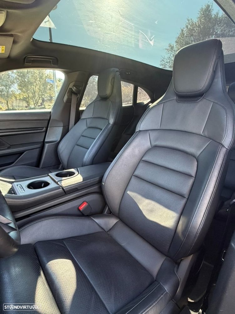 Porsche Taycan Cross Turismo 4 - 11