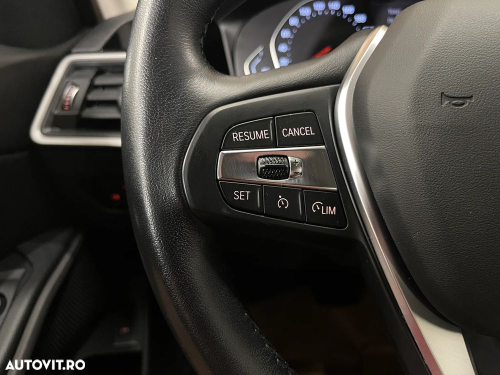 BMW Seria 3 320i AT - 24