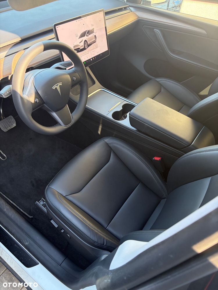 Tesla Model Y - 7