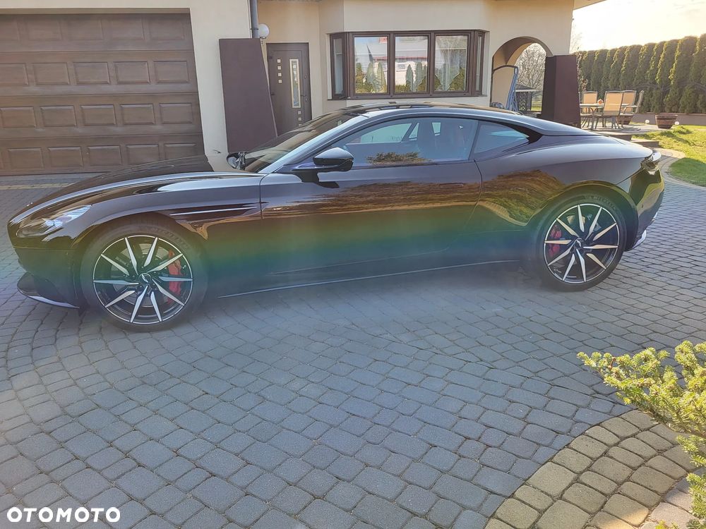 Aston Martin DB11 Launch Edition - 8