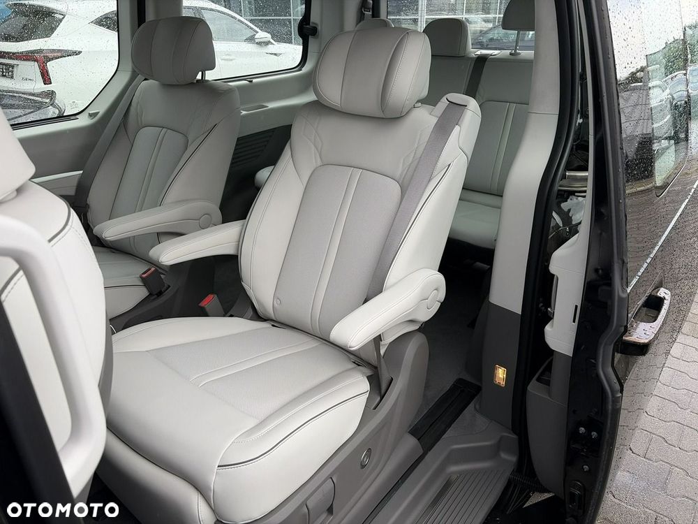 Hyundai Staria - 21