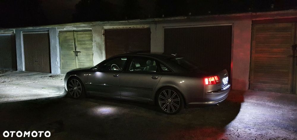 Audi A8 4.2 L Quattro - 18