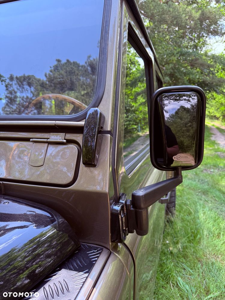Land Rover Defender - 16