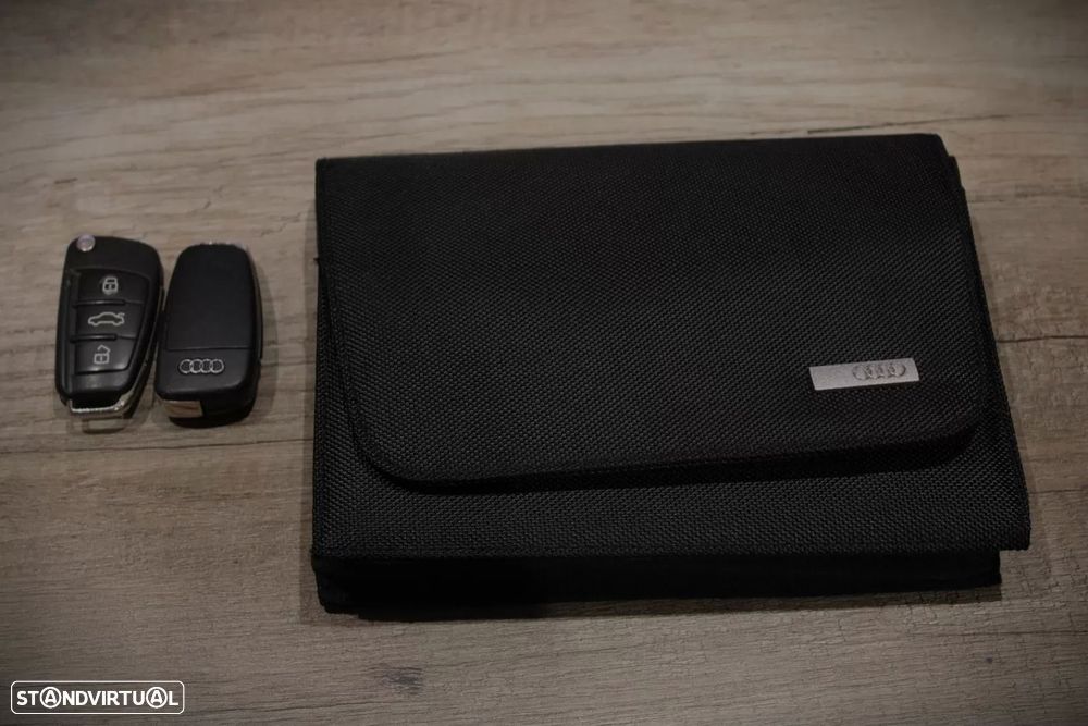 Audi A3 Limousine 1.6 TDI Business Line Attraction Ultra - 8