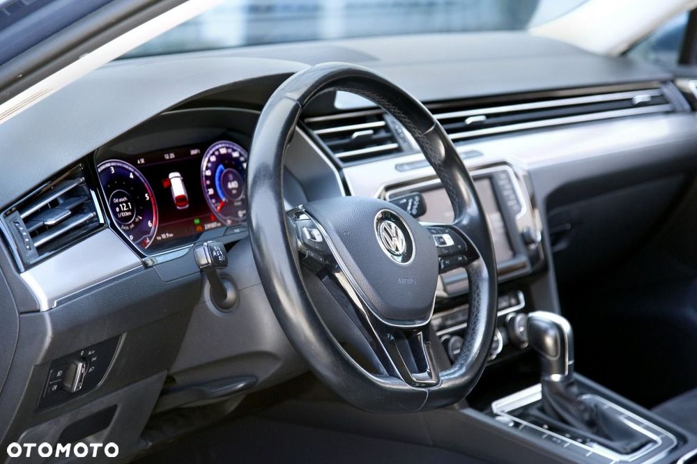 Volkswagen Passat - 17