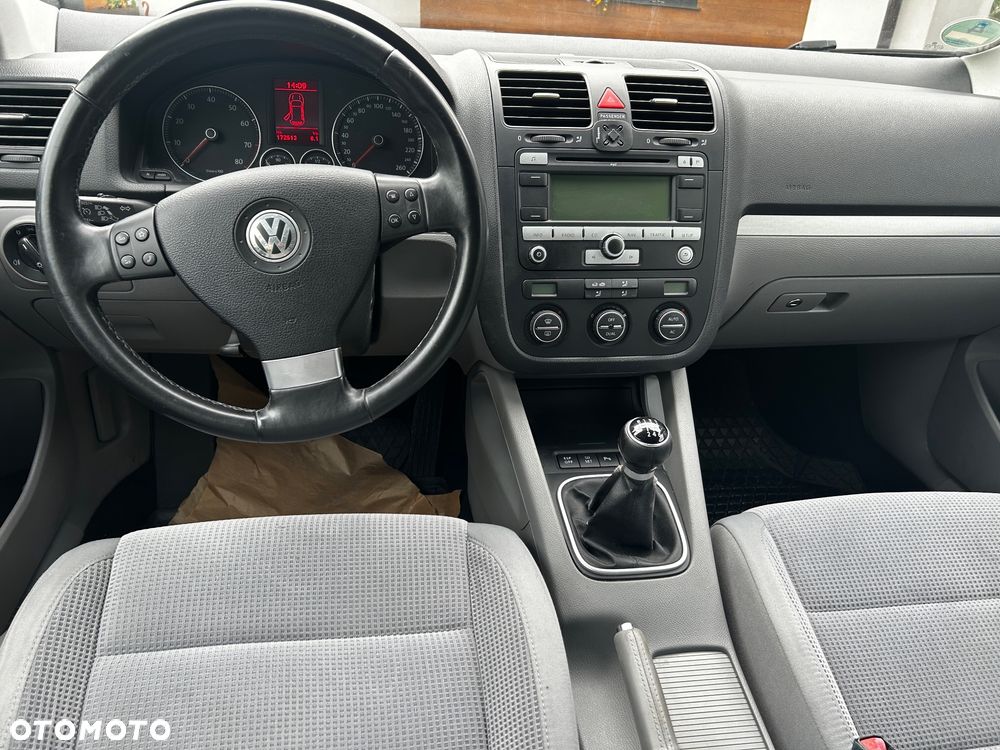Volkswagen Golf - 8