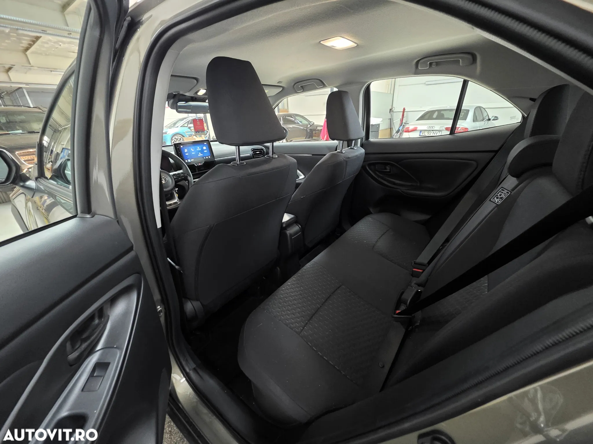 Toyota Yaris Cross 1.5 VVT-i HSD 116 4x2 HEV Business - 13