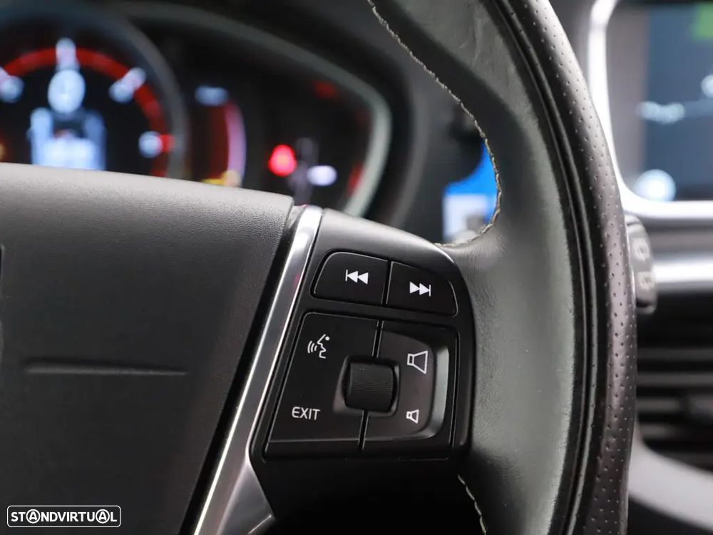 Volvo V40 D2 R Design - 15