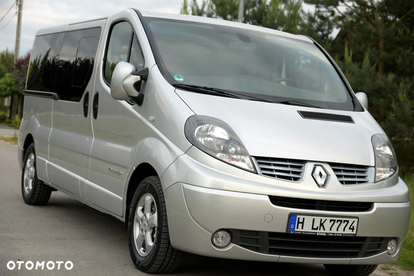 Renault Trafic 2.0 dCi 115 FAP Grand Passenger Black Edition