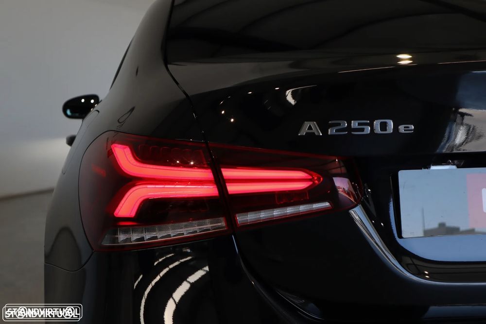 Mercedes-Benz A 250 Limousine e 8G-DCT AMG Line - 3