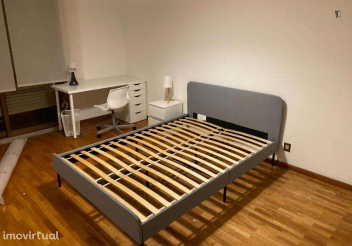 Quarto - localizado em Baguim do Monte Porto - Grande imagem: 2/7