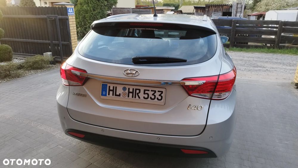 Hyundai i40 Kombi blue 1.6 Family - 10