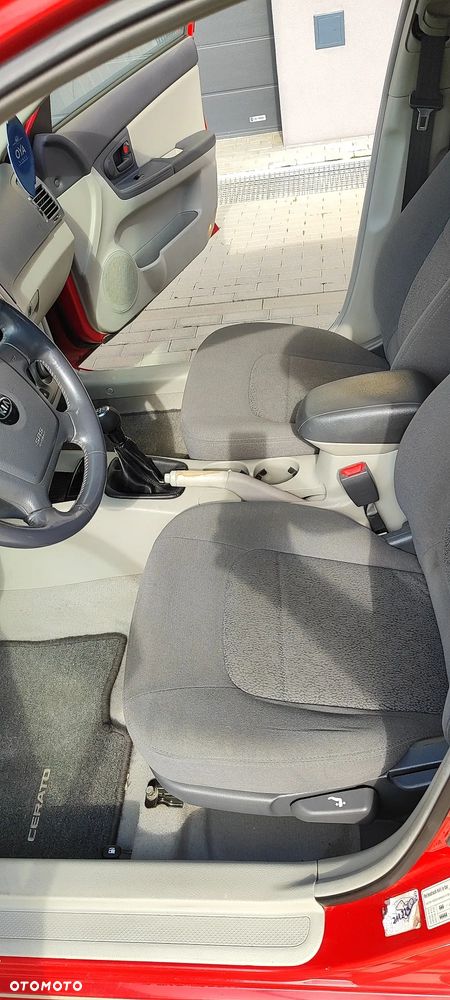 Kia Cerato - 23