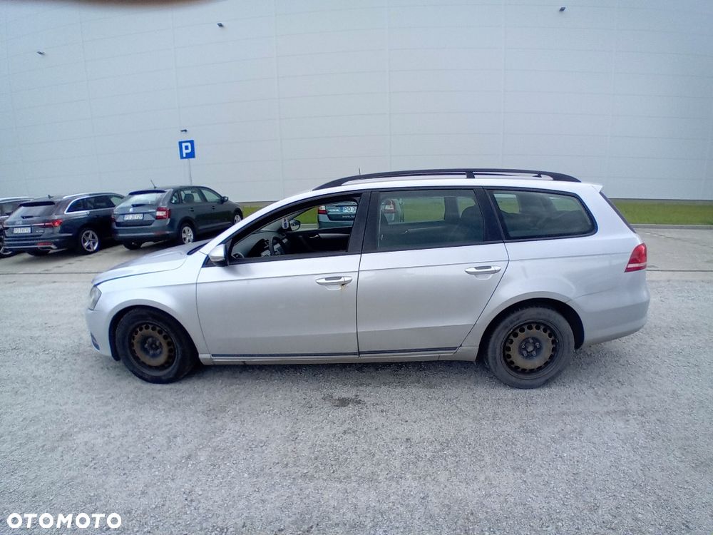 Volkswagen Passat 2.0 TDI Trendline DSG - 11