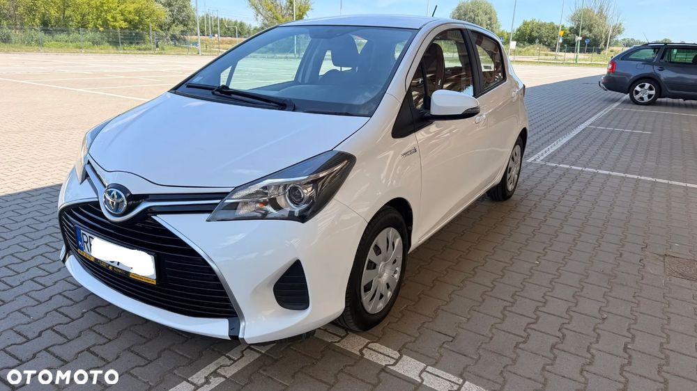 Toyota Yaris Hybrid 100 Dynamic - 1