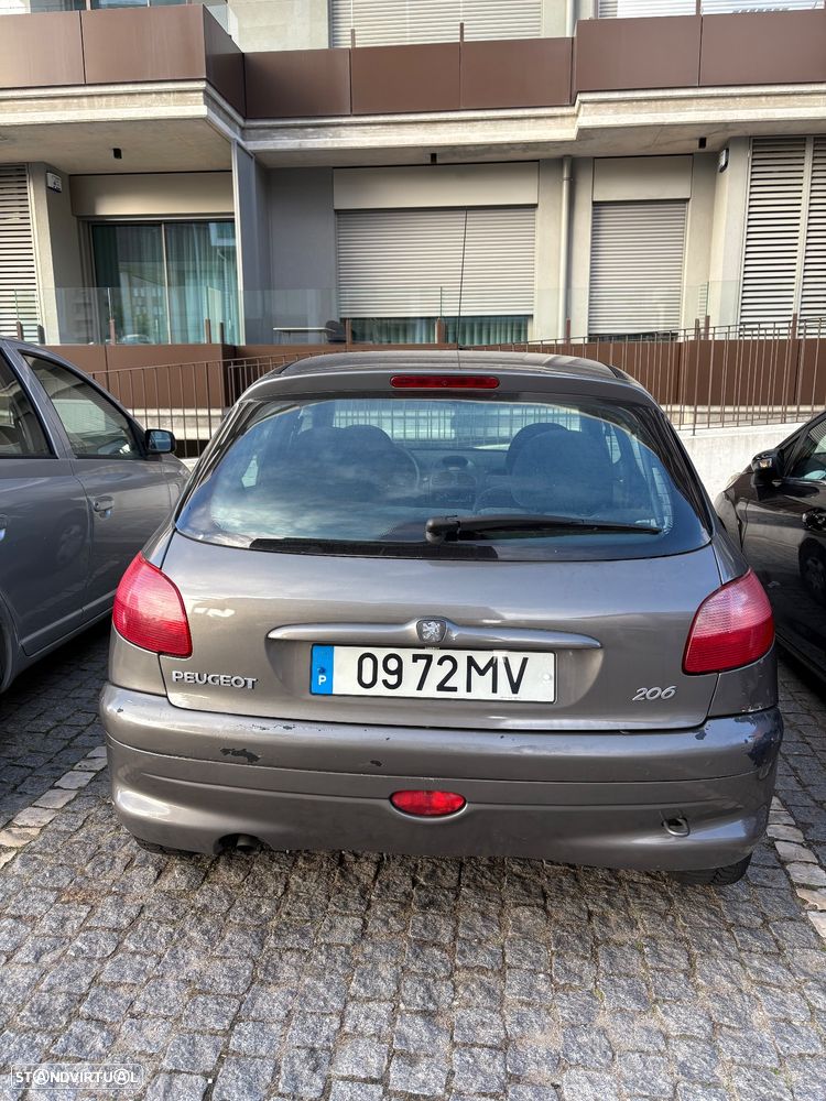Peugeot 206 - 1