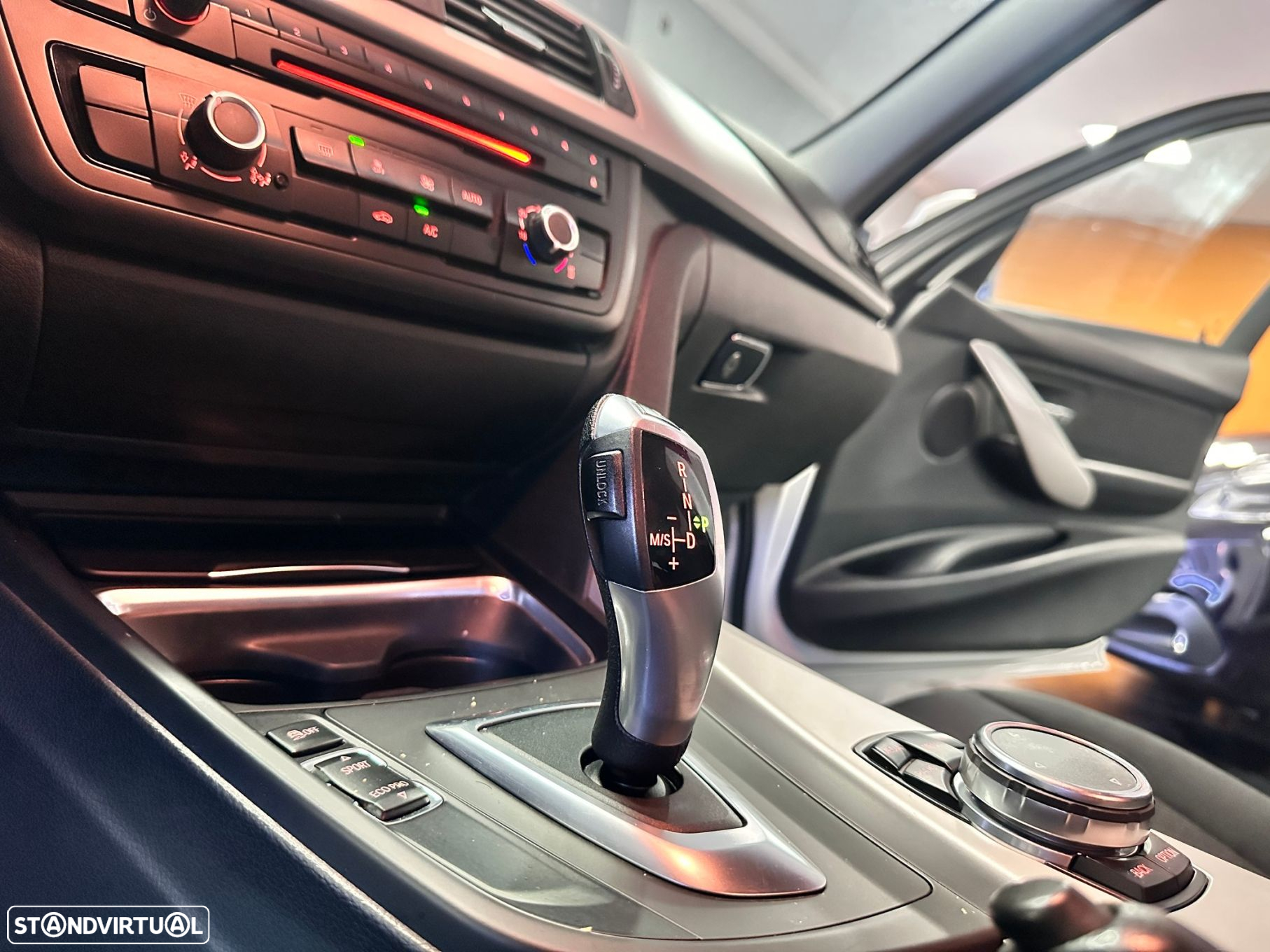 BMW 320 d Touring Auto Exclusive - 23